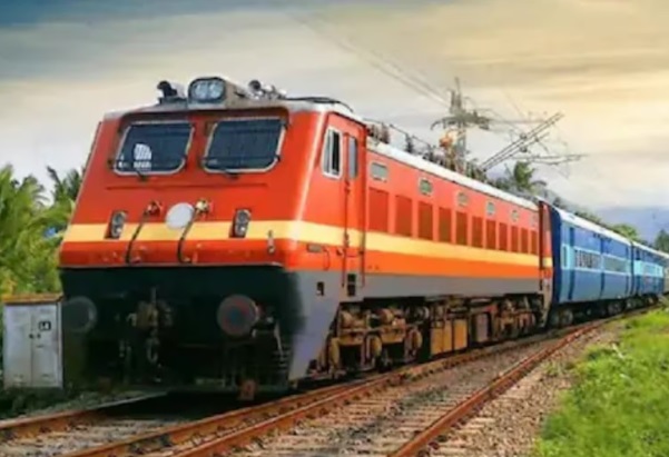 Overhead Water Tank Collapse at Warangal Railway Station Injures Four Passengers